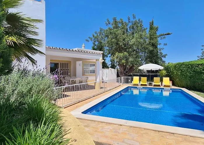 Casa Dos Cedros * Guia (Faro)